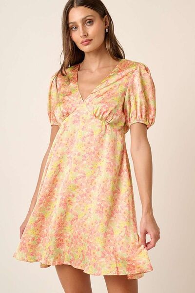 Robe Courte Imprimée à Col V et Manches Bouffantes Mittoshop