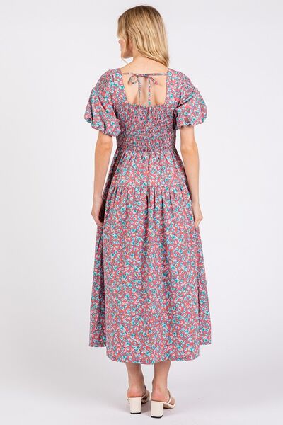 Mittoshop Gesmoktes geblümtes Midikleid mit eckigem Ausschnitt und Puffärmeln