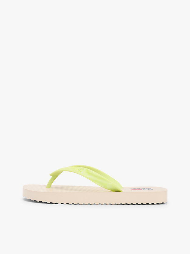 Fine Cleat Embossed Logo Flip-Flops
