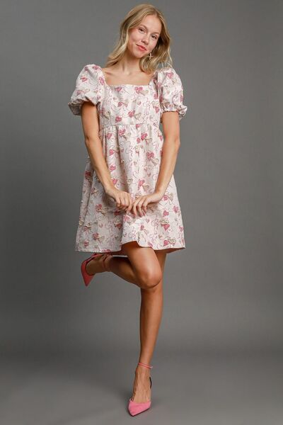 Mini-robe Umgee à manches bouffantes, col carré et motif jacquard cœurs