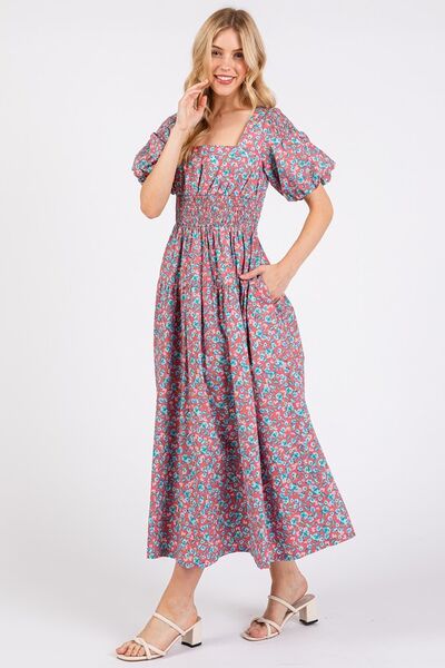 Mittoshop Gesmoktes geblümtes Midikleid mit eckigem Ausschnitt und Puffärmeln