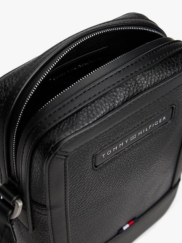 Pebble Grain Logo Crossbody Reporter Bag