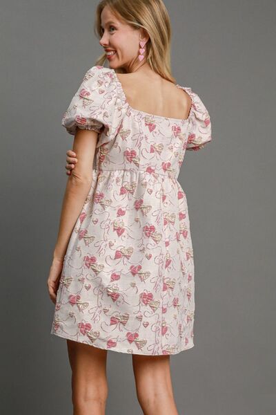 Mini-robe Umgee à manches bouffantes, col carré et motif jacquard cœurs