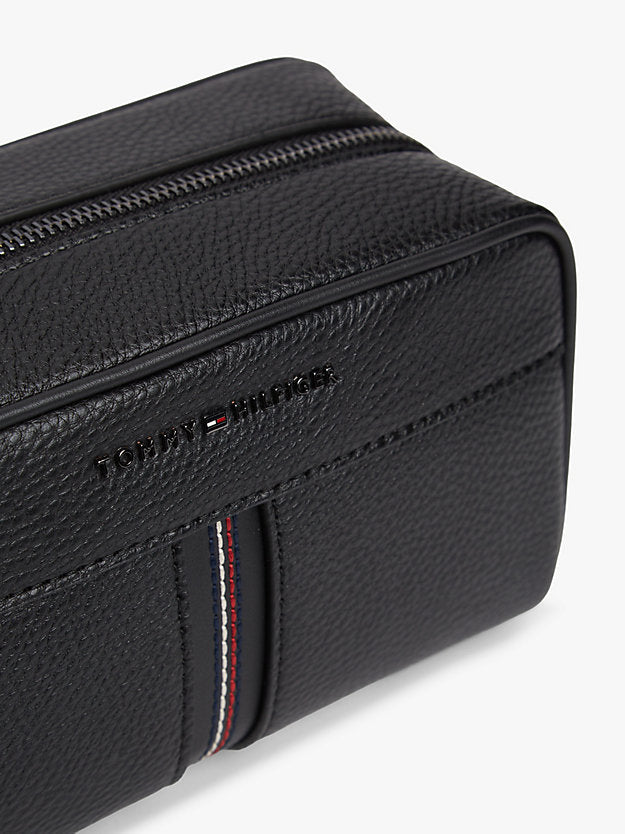 Metal Logo Pebble Grain Washbag